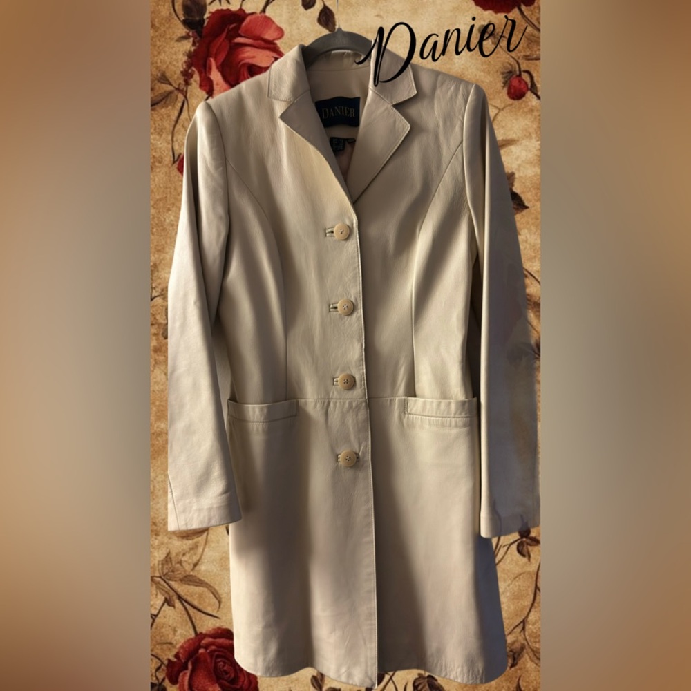 Danier Beige Trench Coat🔥